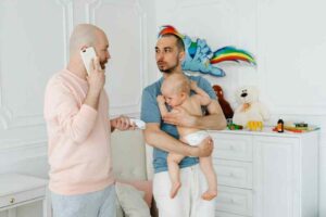 Petit bouton rouge sur le corps de l'enfant : causes et solutions