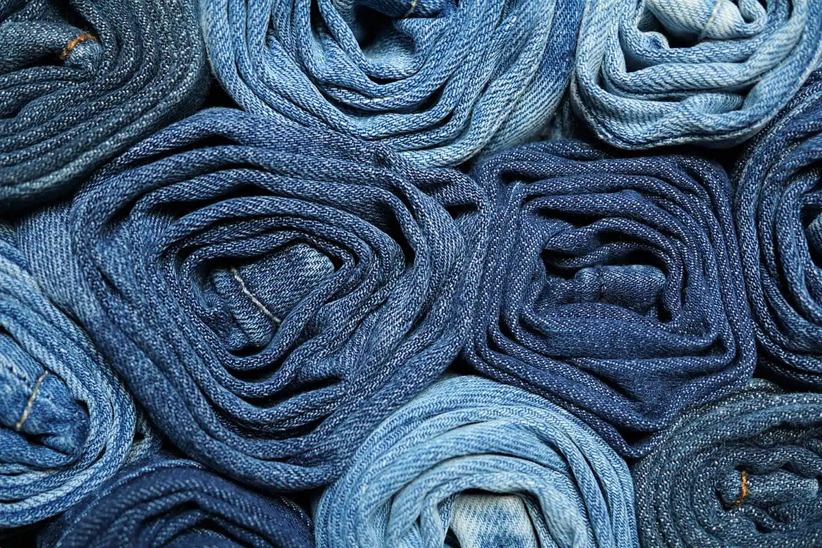 Fibres de coton en gros plan illustrant la présence possible de contaminants